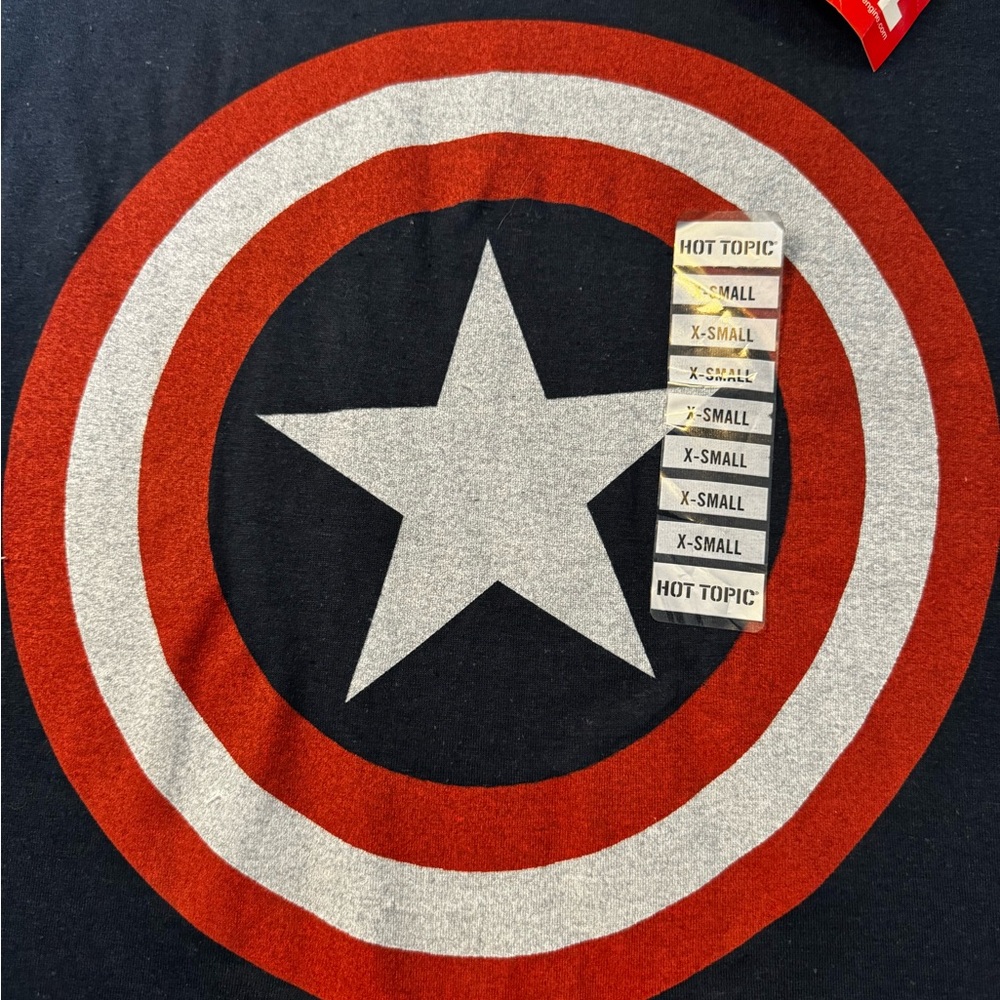 Hot Topic Marvel tshirt - Picture 2 of 6